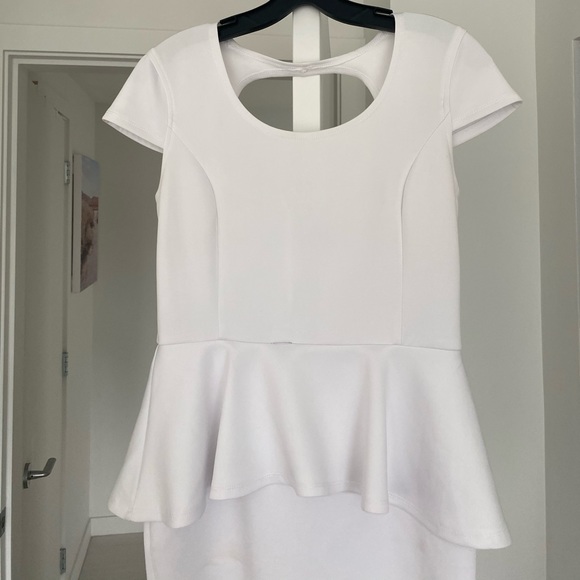 White dress - Picture 1 of 3